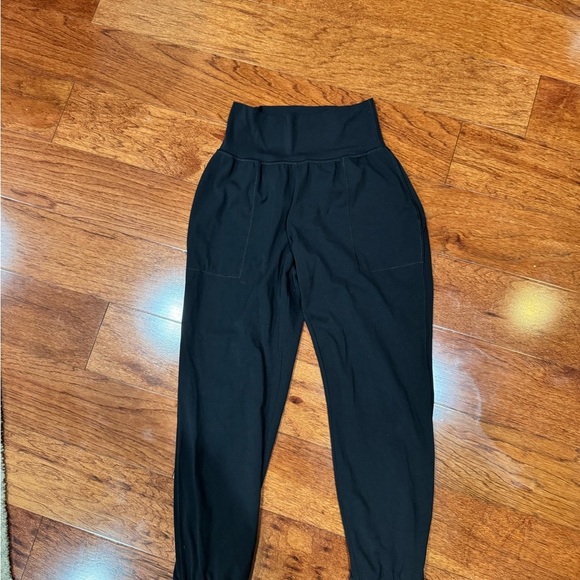 Black Athleta Cruise Jogger in Powervita Black Size XS - Picture 3 of 4